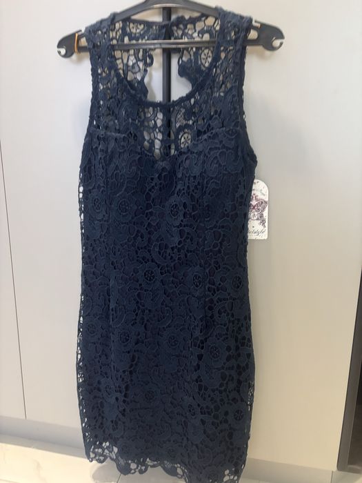 Рокля от памучна дантела