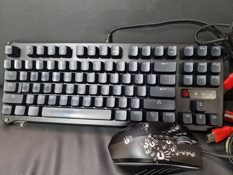 Bloody klaviatura mouse komplekt yaxshi holatda