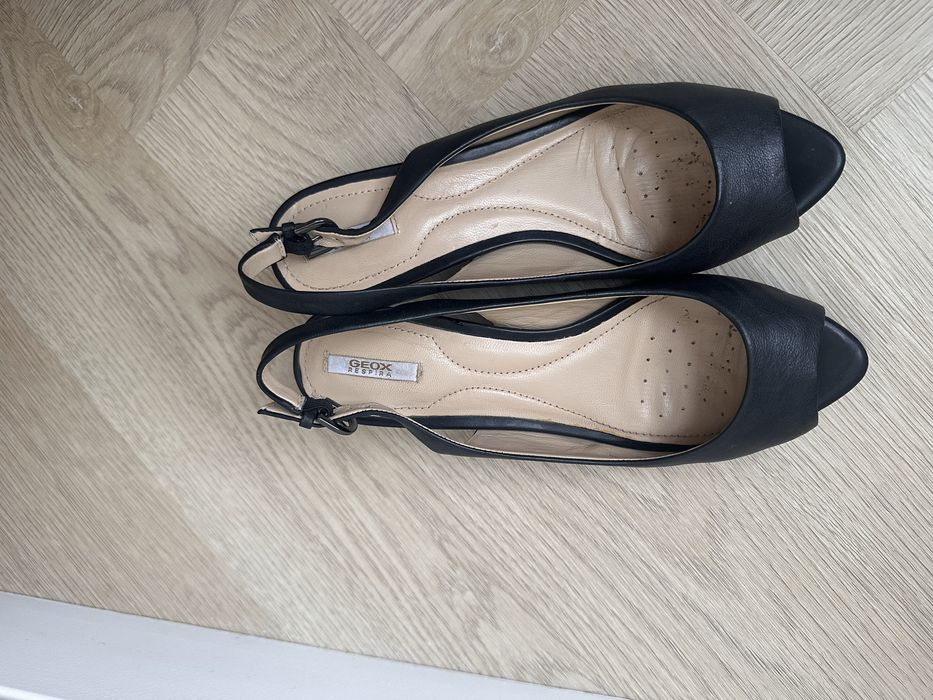 Кожаные босоножки Geox, 38 размер