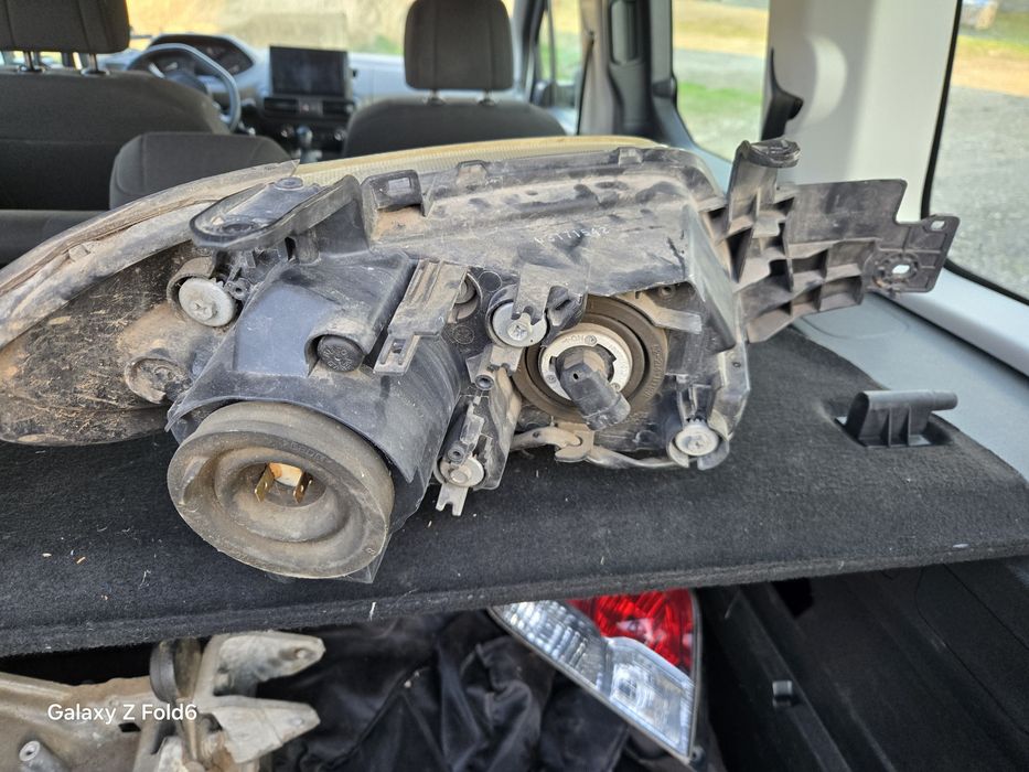 Фарове за мицубиши аутлендър 2004-2006 Mitsubishi outlander