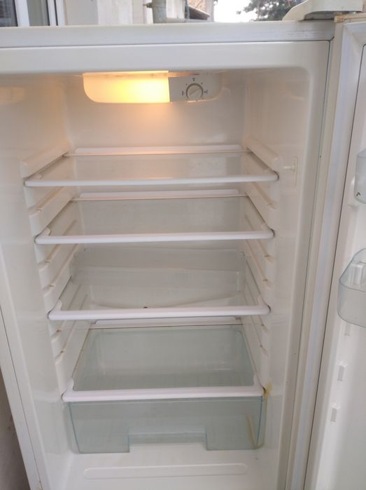 продам двух камерный холодильник самсунг