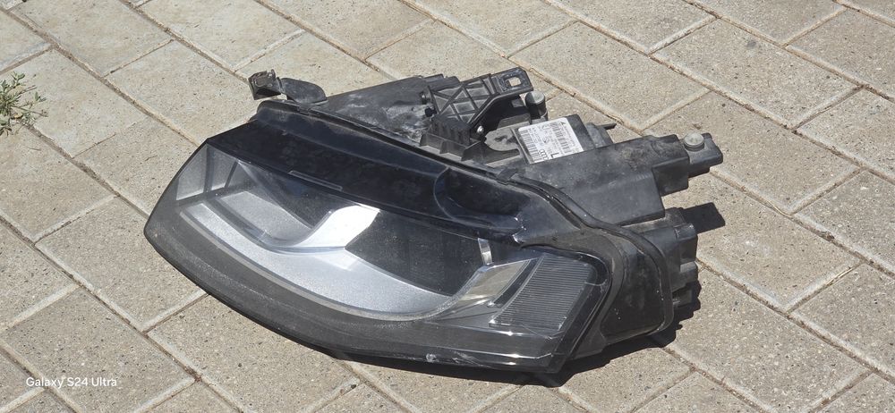 Far stanga audi a4 2010-2011