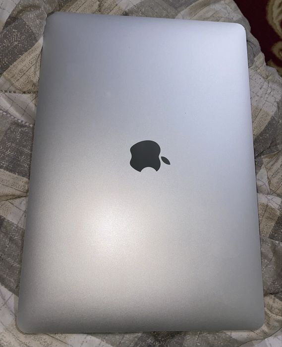 Macbook Air 2019 core i5 Storage 256