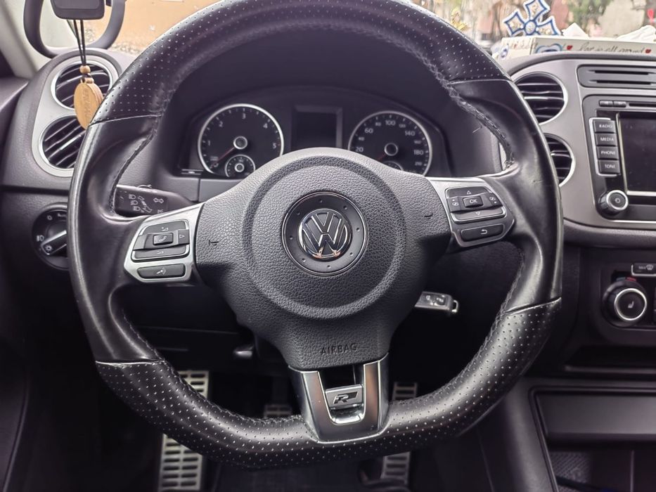 VW Tiguan R-Line 4x4 – 170 CP – FULL – 2 seturi roti