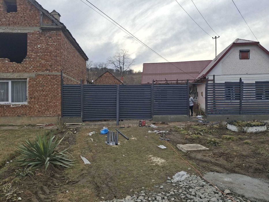 Garduri si porti stil jaluzea, sipca metalica, tabla cutata