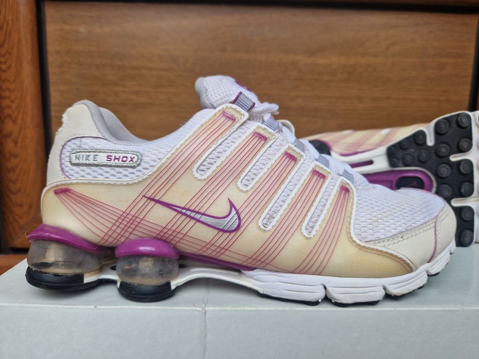 Дамски маратонки Nike Shox