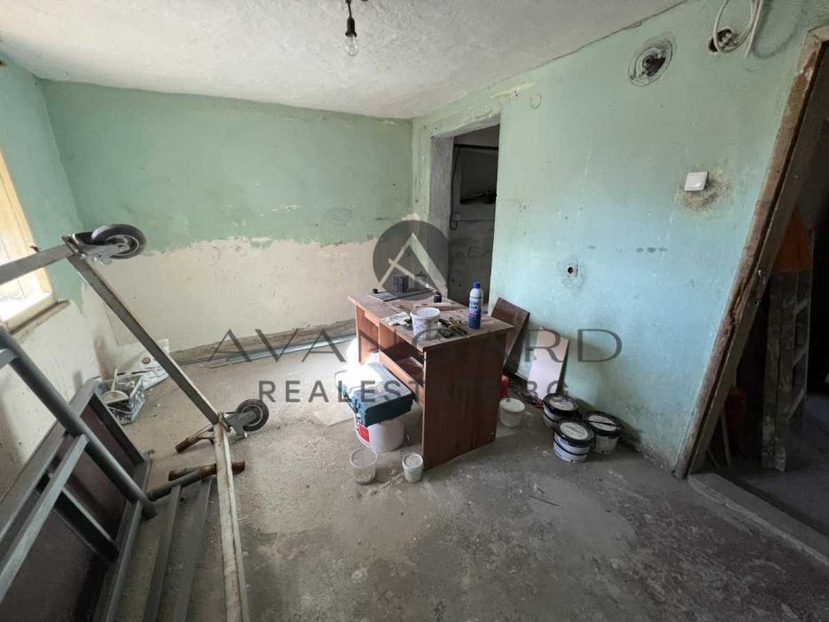 оф.22062 Етаж от къща + сутерен / Прослав