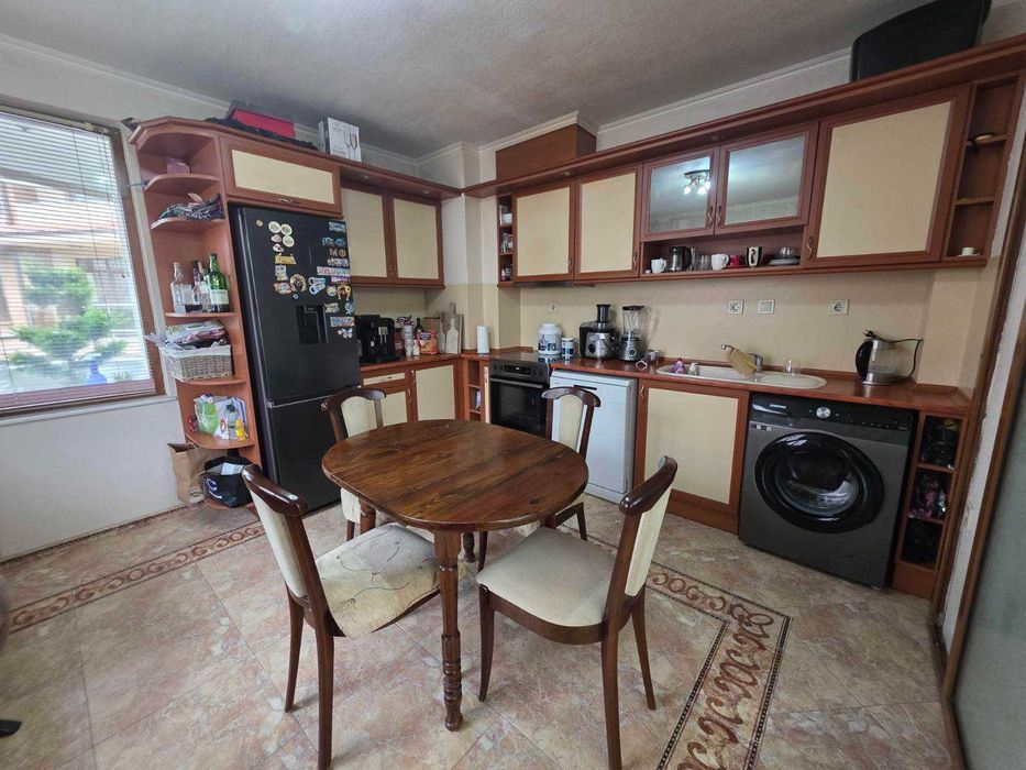 Продава се Многостаен апартамент в Хасково, Любен Каравелов - 169 кв.м за 766 €/кв.м - Снимка #2