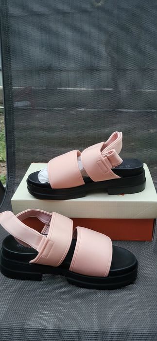 Sandale roz mărimea 36