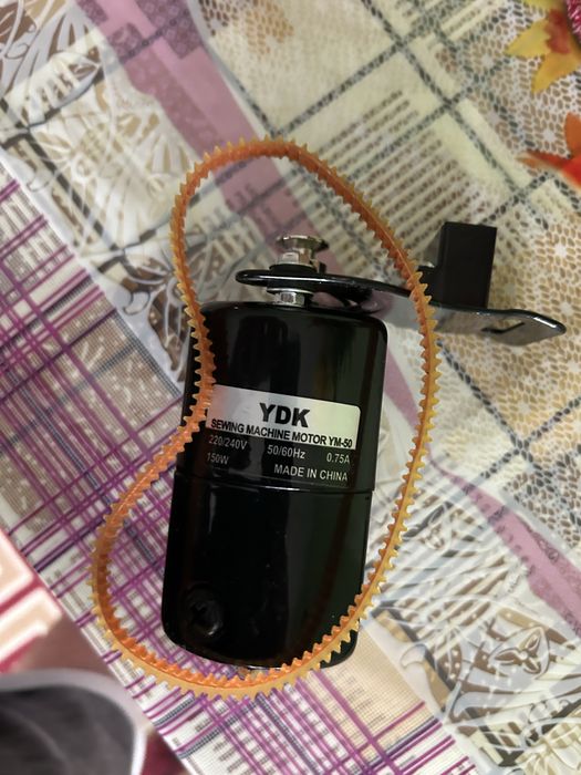 Masina de cusut Nechi cu masa