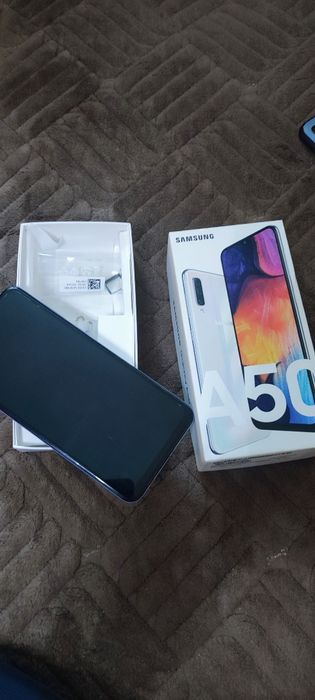 Самсунг А50 почти новый