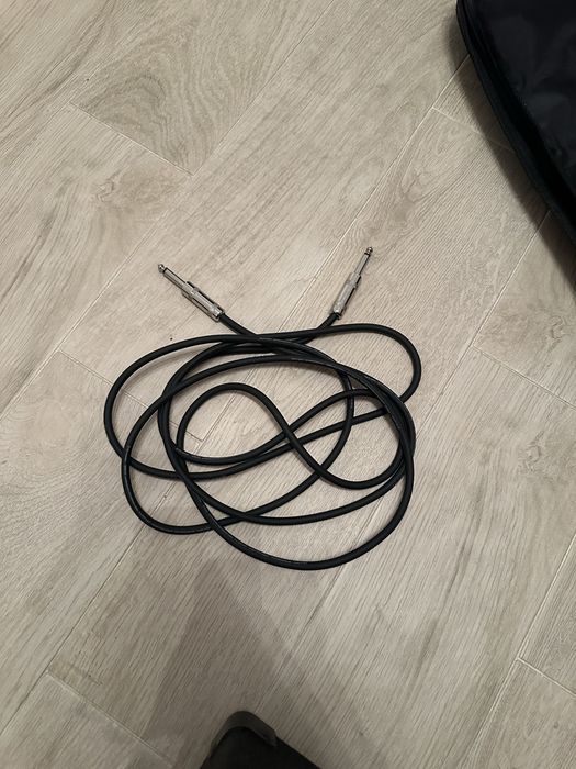 Set chitară electrică Harley Benton – ideal pentru începători