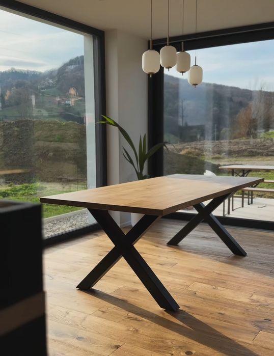 Трапезни маси от масив дъб с метални крака