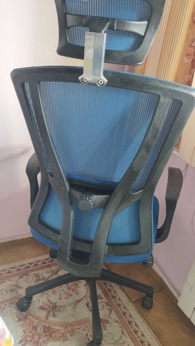 Офис стол с облегалка за главата