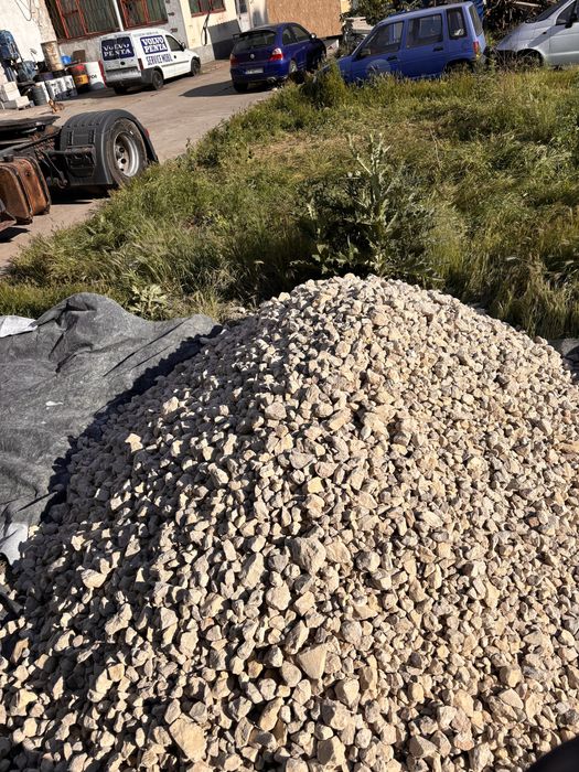 Piatra nisip balastru pamant vegetal