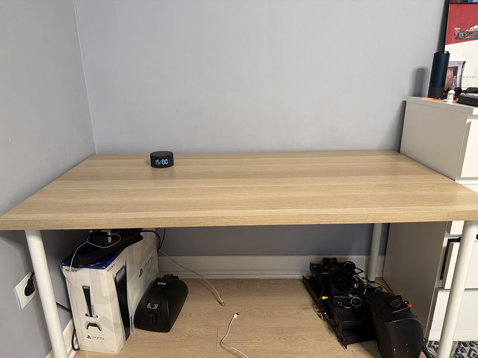 Продам письменный стол в отличном состоянии IKEA