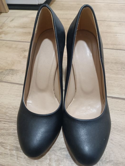 Дамски обувки с ток