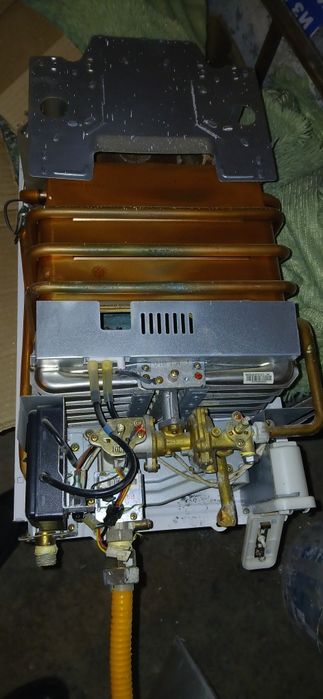 Газовый котёл, проточный.