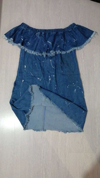 Къса рокля с паднали рамене