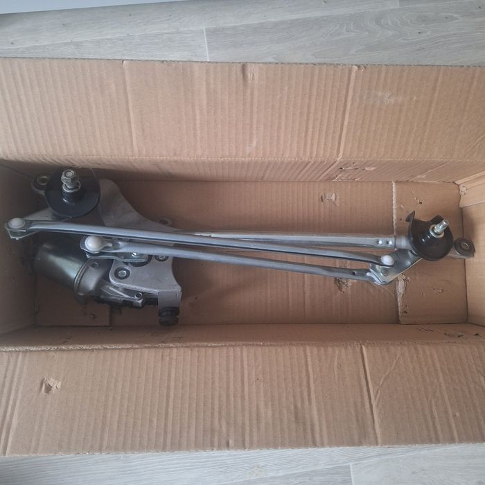 Двигатель дворников  тайота.