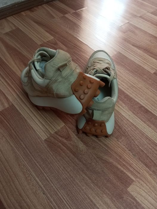 Продам замшевые кроссовки