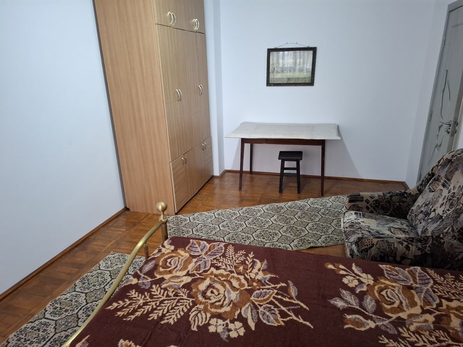 Închiriez  apartament