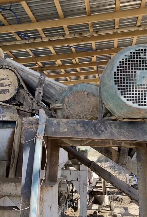 Xom g’isht zavod Sotiladi