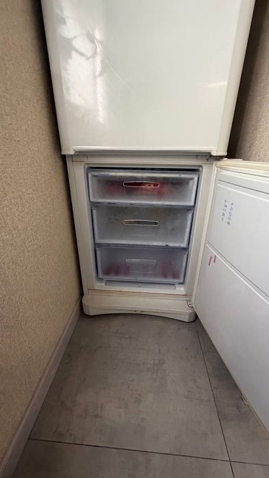 Холодильник б/у Индезит