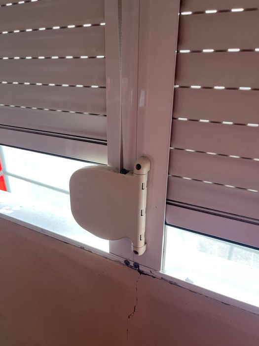 PVC външни ролетни щори – 3 бр., запазени