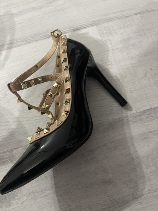 Pantofi stileto  din lac marimea 37