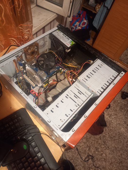 Мониторы и системный блок