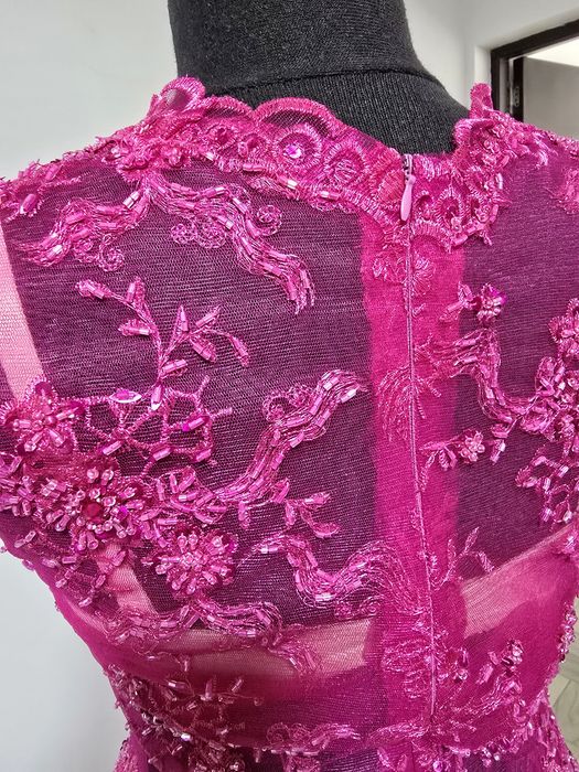 Rochie roz fucsia din matase naturala si dantela brodata