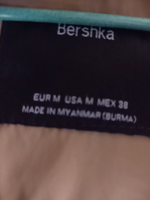 Scurta de iarna cu gluga calduroasa