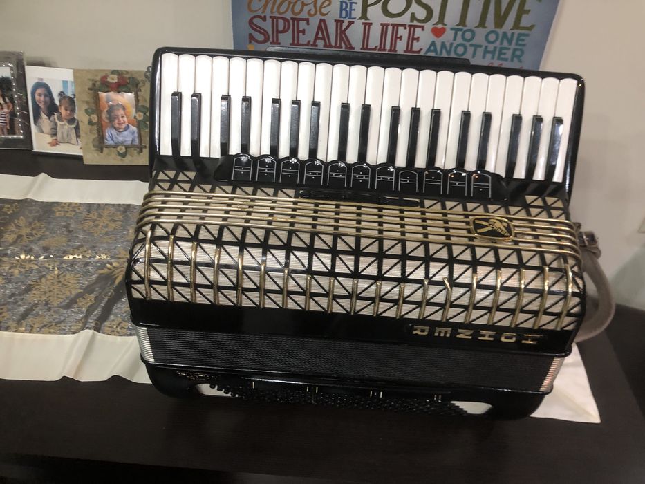 Hohner IV Atlantic de luxe si Scandalli 120 basi ca Nou!