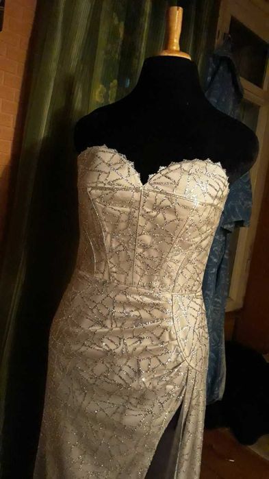 Шью на заказ женскую одежду ,любой сложности.