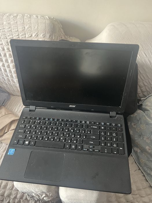 Ноутбук с чехлом зарядчиком вместо