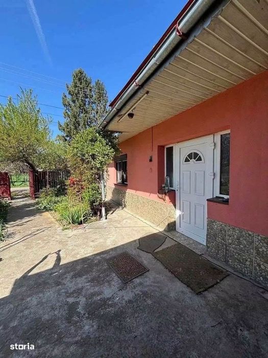 De vanzare casa  la 5 minute de Roman,  suprafata teren 600mp, 54000e