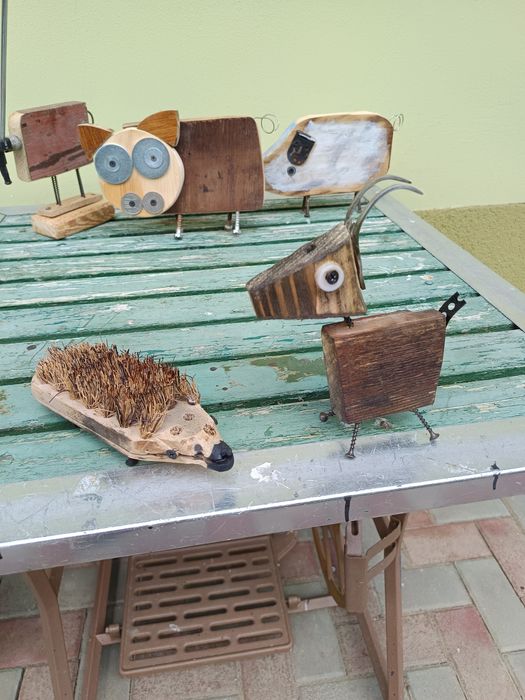 Decorațiuni , figurine artizanale