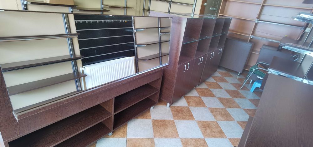 De vanzare vitrina magazin