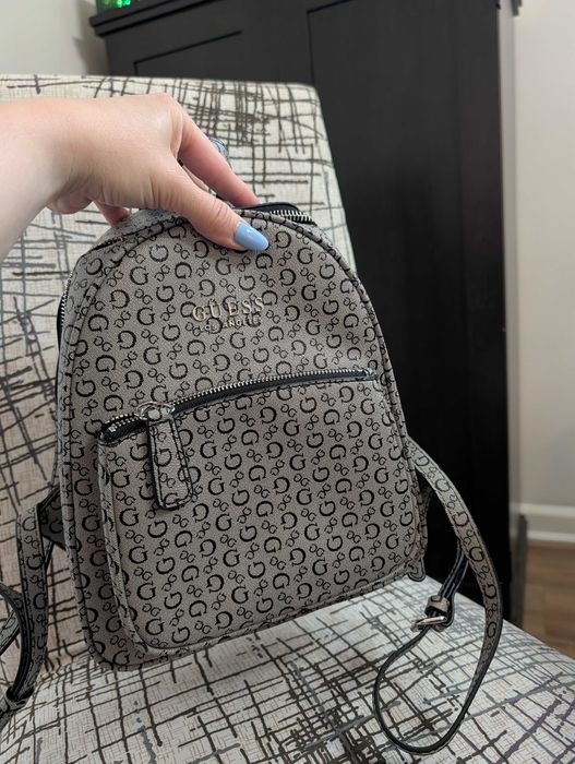Mini ghiozdan Guess culoare gri