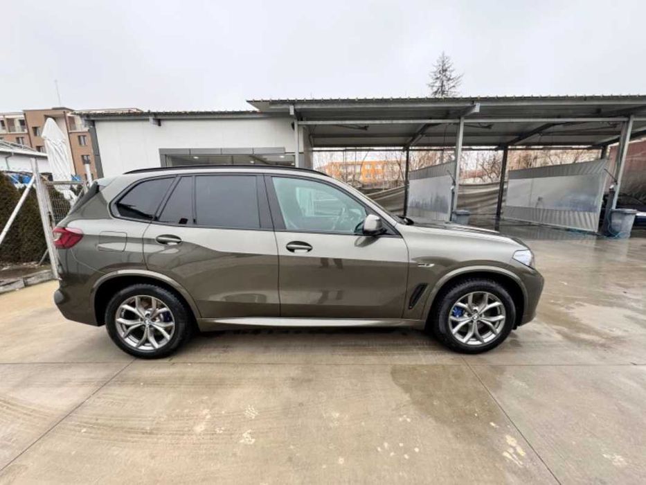 Автомобил BMW X5 x5 45e