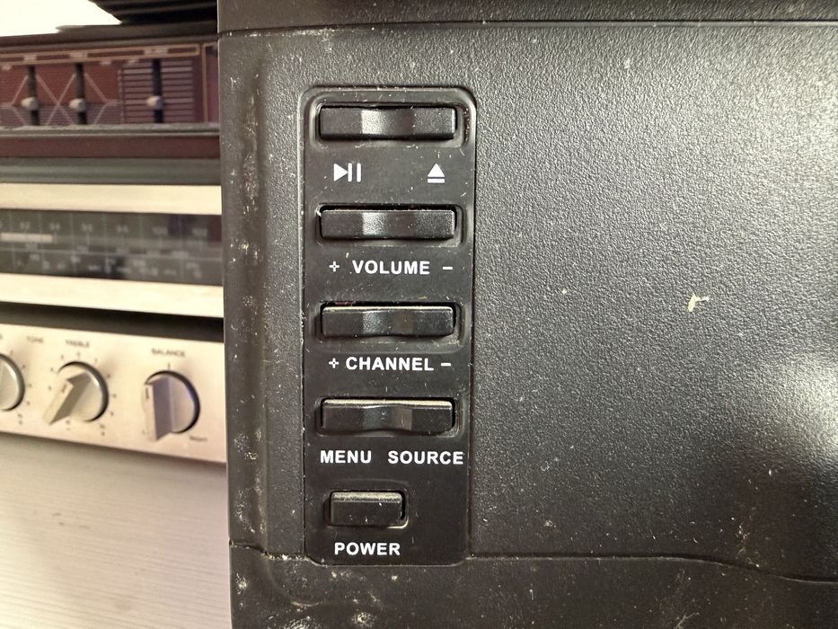 Телевизор LCD 22 инча