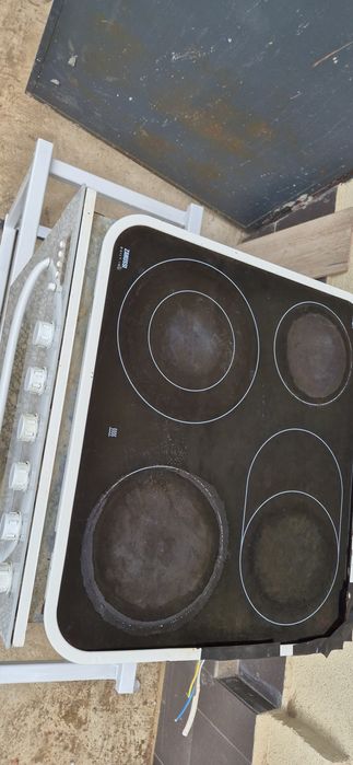 Фурна за вграждане ZANUSSI в комплект с котлони за вграждане