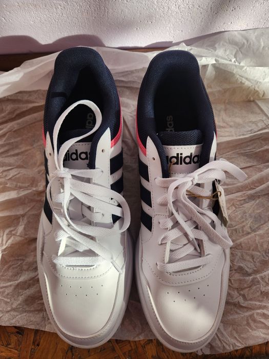 Чисто нови Adidas