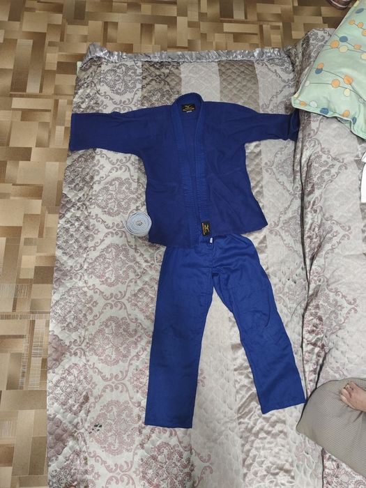 Продам кимано на 8 лет и 10 лет