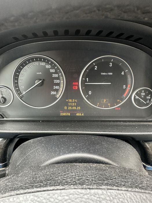 Bmw f10 vând/schimb cu dubă 3,5 tone +diferența din partea mea