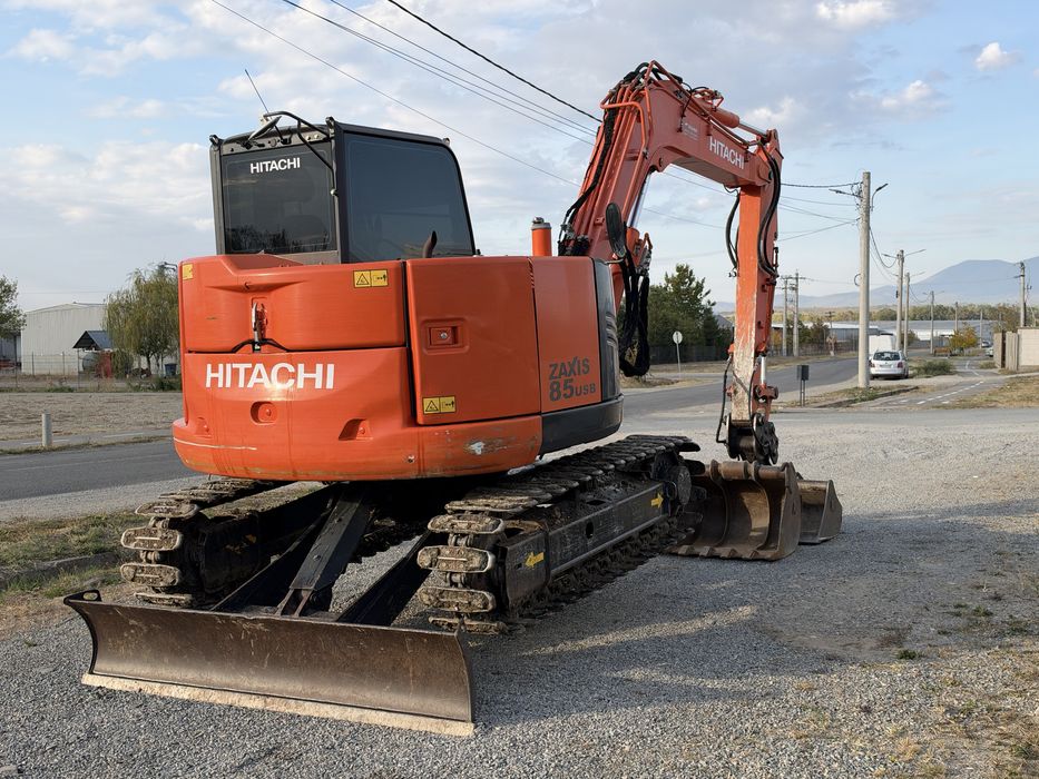 Excavator Hitachi Zaxis 85 CLIMĂ