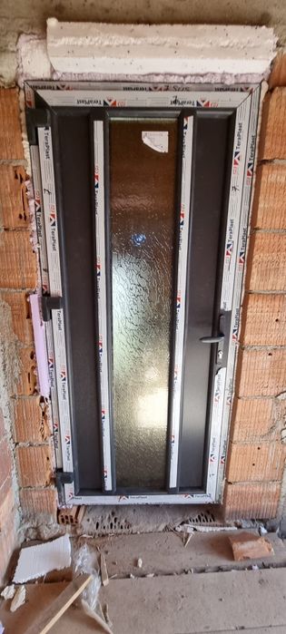 Usi si Ferestre pvc disponibile diferite dimensiuni 
Uși și geamuri te