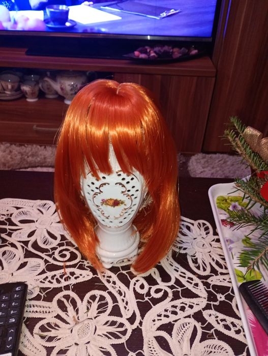 Peruca culoare roșu aramiu