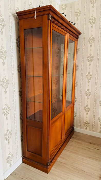 Шкаф сервант для посуды